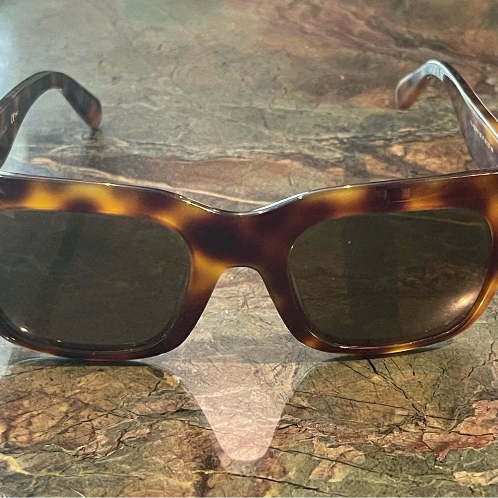 Lightly used original Celine sunglasses, very sexy looking accessory.